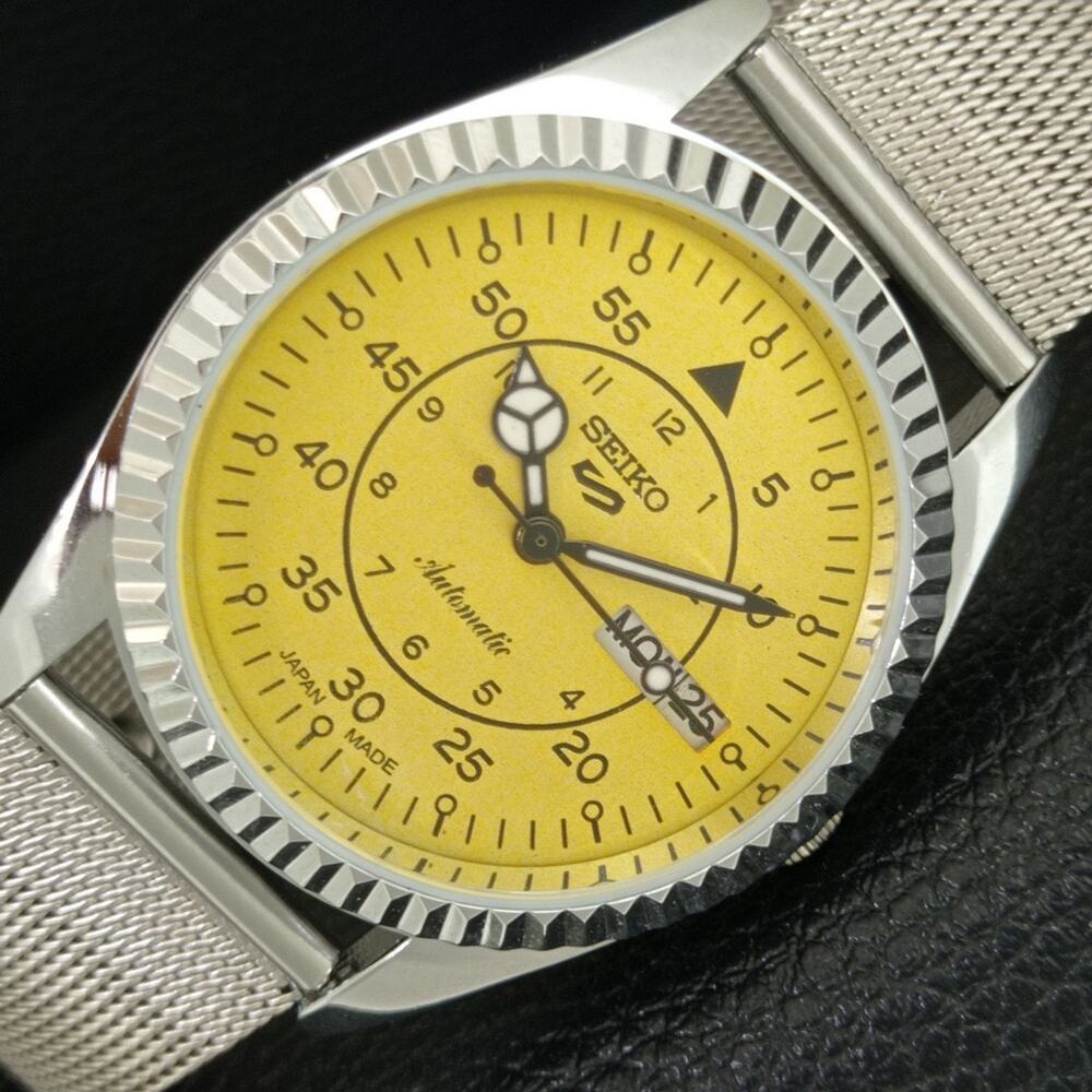 Vintage 1975 Seiko Automatic Mens Silver Watch W/daydate & Yellow accents
